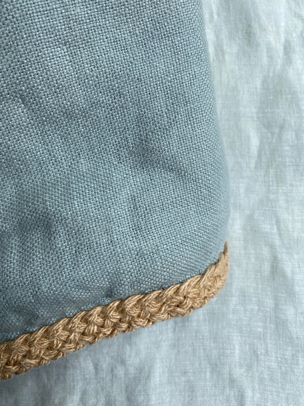 Set of 4 Pottery Barn blue 100% linen jute braid edge 20" x 20" pillow covers - Picture 2 of 15